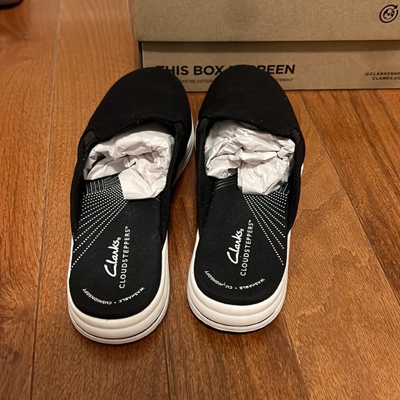 Clarks Cloudsteppers Slip Ons-NWT - Picture 4 of 8
